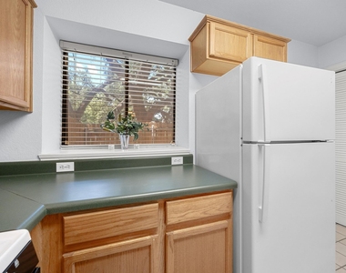 11901 Swearingen Dr - Photo Thumbnail 7