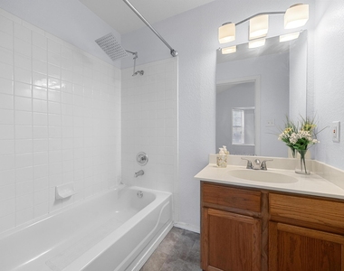 11901 Swearingen Dr - Photo Thumbnail 17