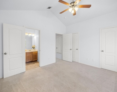 11901 Swearingen Dr - Photo Thumbnail 16
