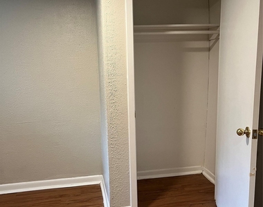 3106 Duval St - Photo Thumbnail 5