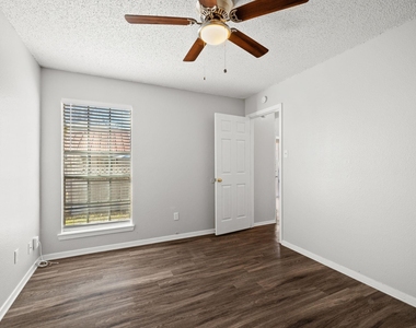 12130 Thompkins Dr - Photo Thumbnail 25