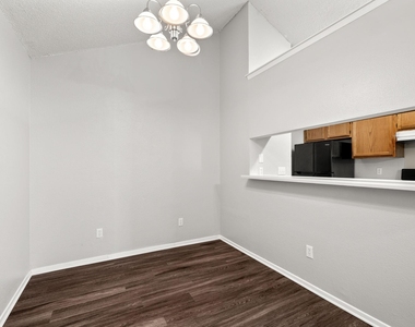 12130 Thompkins Dr - Photo Thumbnail 15