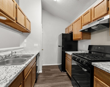 12130 Thompkins Dr - Photo Thumbnail 8