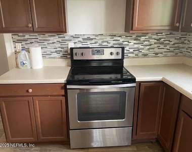 319 49th Street W - Photo Thumbnail 2