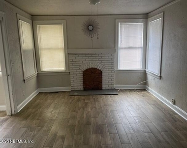 319 49th Street W - Photo Thumbnail 11