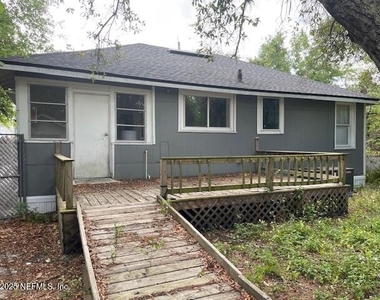 319 49th Street W - Photo Thumbnail 10