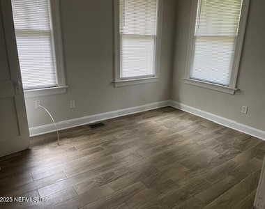 319 49th Street W - Photo Thumbnail 3