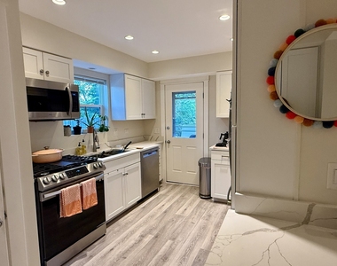 212 Franklin Street - Photo Thumbnail 6