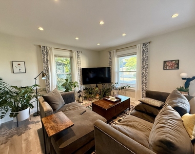 212 Franklin Street - Photo Thumbnail 2