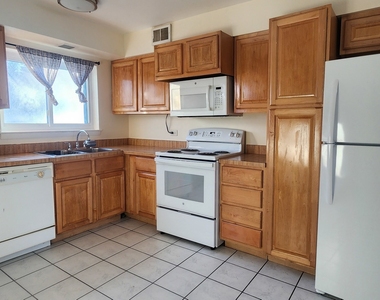 9422 Bay Colony Drive - Photo Thumbnail 2