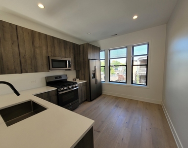 1334 W Bryn Mawr Avenue - Photo Thumbnail 3