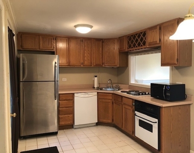 133 N Woodlawn Street - Photo Thumbnail 3