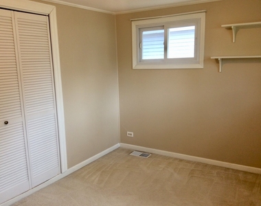 133 N Woodlawn Street - Photo Thumbnail 6