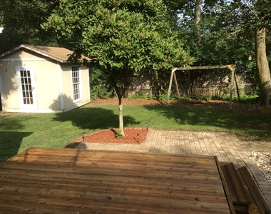133 N Woodlawn Street - Photo Thumbnail 9