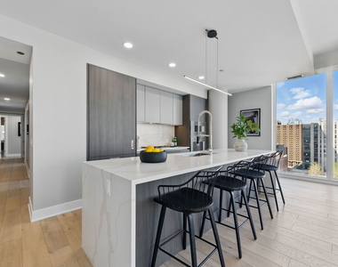 146 W Erie Street - Photo Thumbnail 3