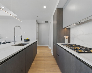 146 W Erie Street - Photo Thumbnail 5