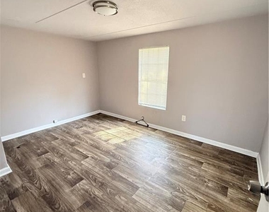 30 Winston Way - Photo Thumbnail 5