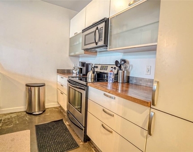 245 N Highland Avenue Ne - Photo Thumbnail 11