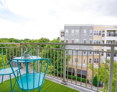 245 N Highland Avenue Ne - Photo Thumbnail 4