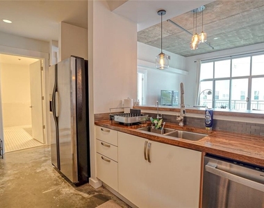 245 N Highland Avenue Ne - Photo Thumbnail 8