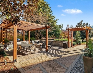 245 N Highland Avenue Ne - Photo Thumbnail 20