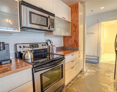 245 N Highland Avenue Ne - Photo Thumbnail 9