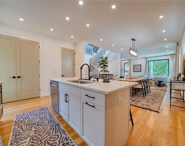 829 Barnett Street - Photo Thumbnail 13