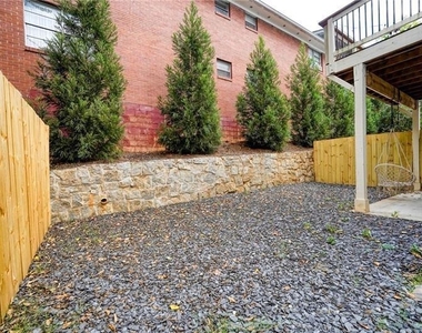 829 Barnett Street - Photo Thumbnail 40