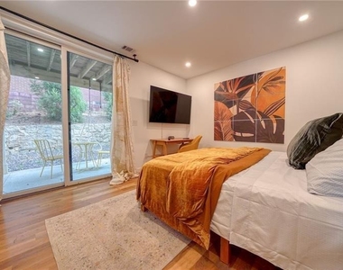 829 Barnett Street - Photo Thumbnail 31