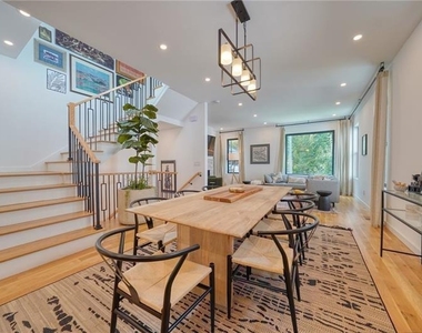 829 Barnett Street - Photo Thumbnail 7
