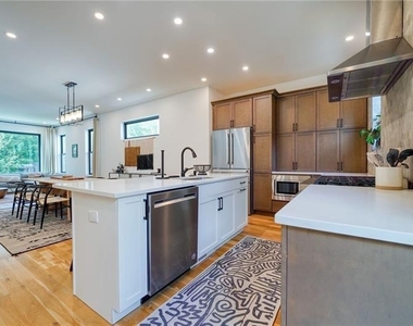 829 Barnett Street - Photo Thumbnail 11