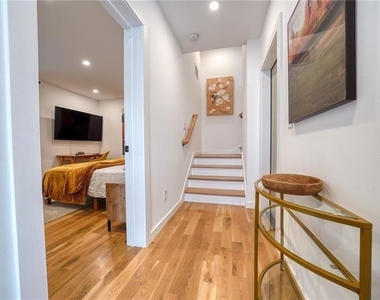 829 Barnett Street - Photo Thumbnail 3