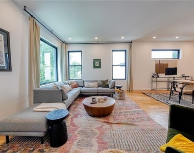 829 Barnett Street - Photo Thumbnail 6
