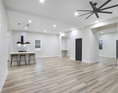 190 Adair Avenue Se - Photo Thumbnail 7