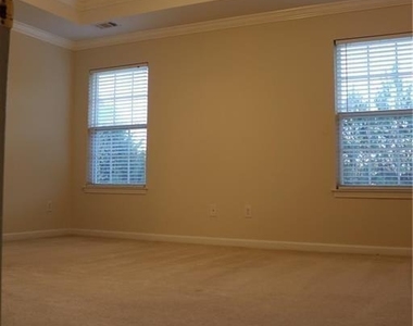607 Hidden Close - Photo Thumbnail 9