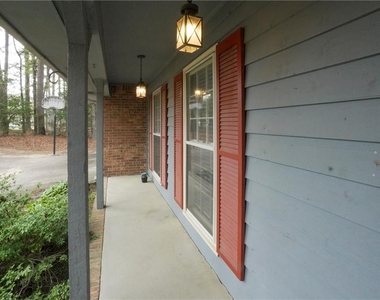 1802 Driftwood Place - Photo Thumbnail 2