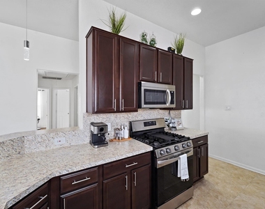 18523 Windy Stone Drive - Photo Thumbnail 7