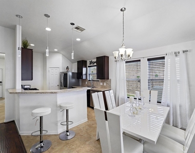 18523 Windy Stone Drive - Photo Thumbnail 5
