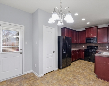 17142 Amarose Drive - Photo Thumbnail 7