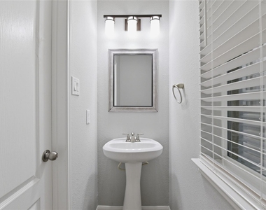 17142 Amarose Drive - Photo Thumbnail 23