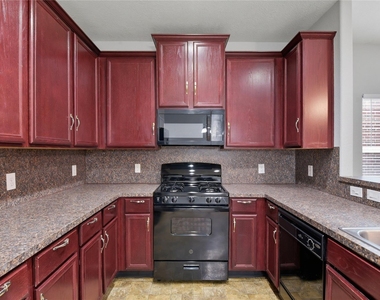 17142 Amarose Drive - Photo Thumbnail 8