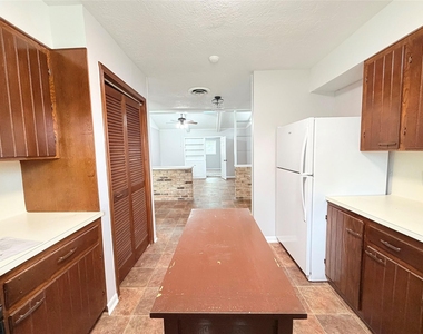 20729 Canterbury Road - Photo Thumbnail 6