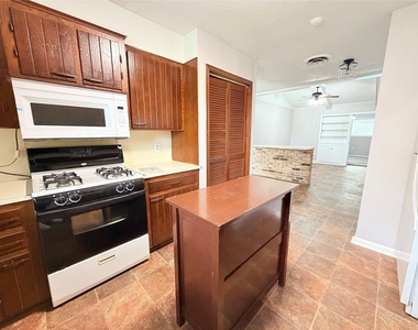 20729 Canterbury Road - Photo Thumbnail 5
