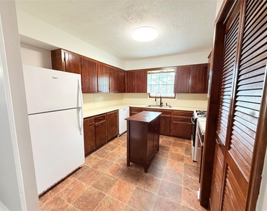 20729 Canterbury Road - Photo Thumbnail 4