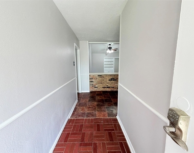 20729 Canterbury Road - Photo Thumbnail 2