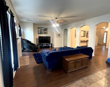 931 N Sky Drive - Photo Thumbnail 1