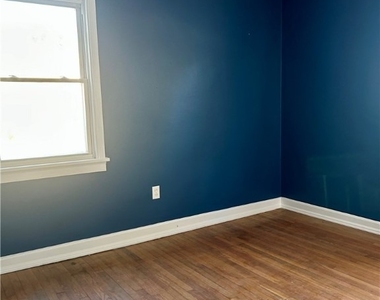 314 Thompson Street - Photo Thumbnail 8