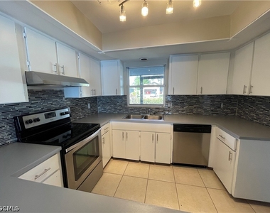1156 Sw 43rd Street - Photo Thumbnail 2