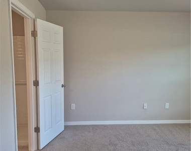 8002 Vega Court - Photo Thumbnail 6