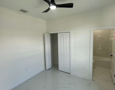 528 Raintree Street E - Photo Thumbnail 8